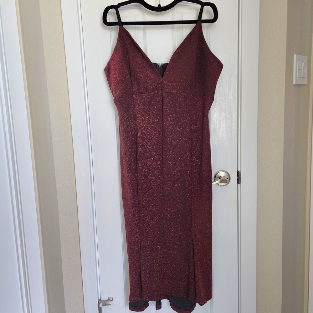 NWT! 2X Venus Midi Slip Dress in Burgundy Lurex